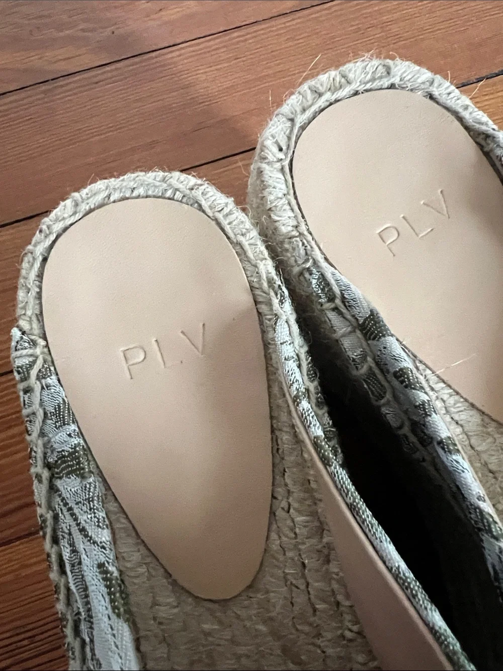 PLV Pour La Victoire Palm Leaf Espadrille Platform Wedge Sandals NWOB Size 8.5M